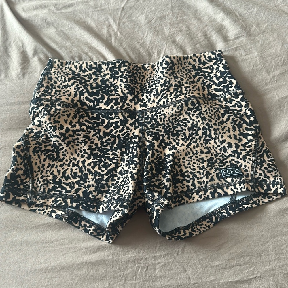 Fleo shorts Apex size small - worn in good condition